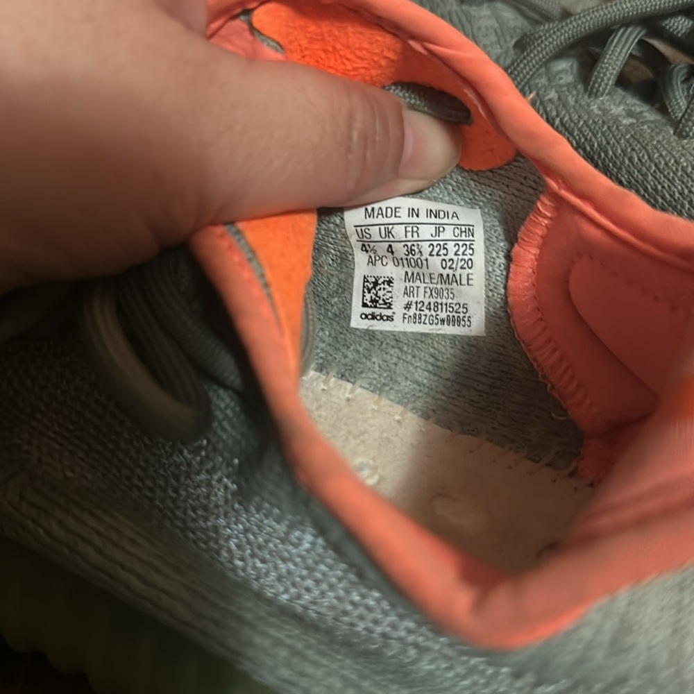 Yezzy - Picture 4 of 8